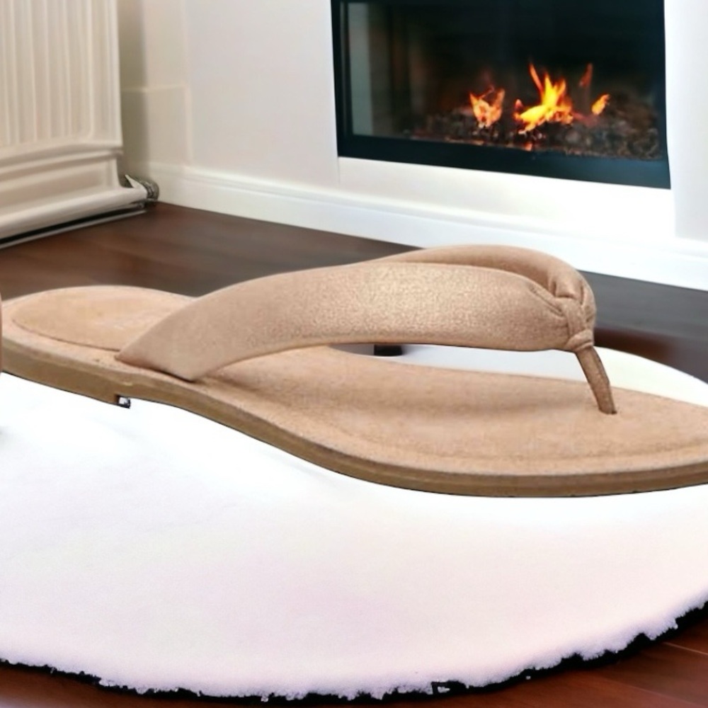 Eileen Fisher Padded Leather Flip Flops  7 Light Gold Comfy Shimmering Sandals
